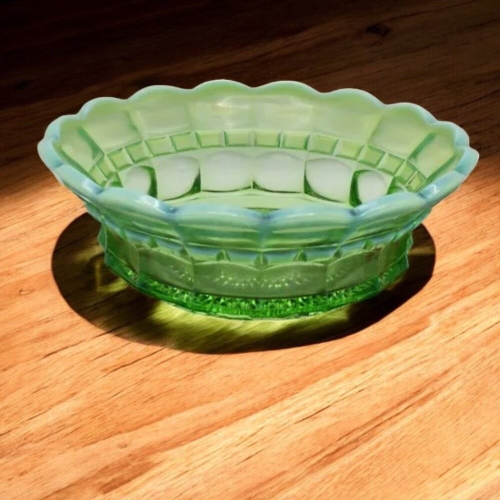 Antique Northwoods Regal Green Opalescent Berry Bowl Vintage Green White - Picture 4 of 11